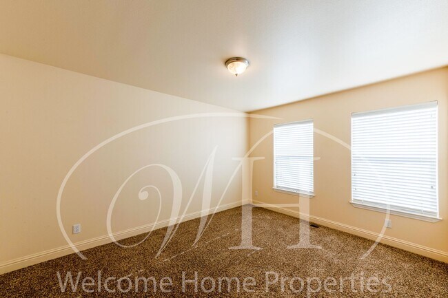 Building Photo - Spacious Home with Vaulted Ceilings