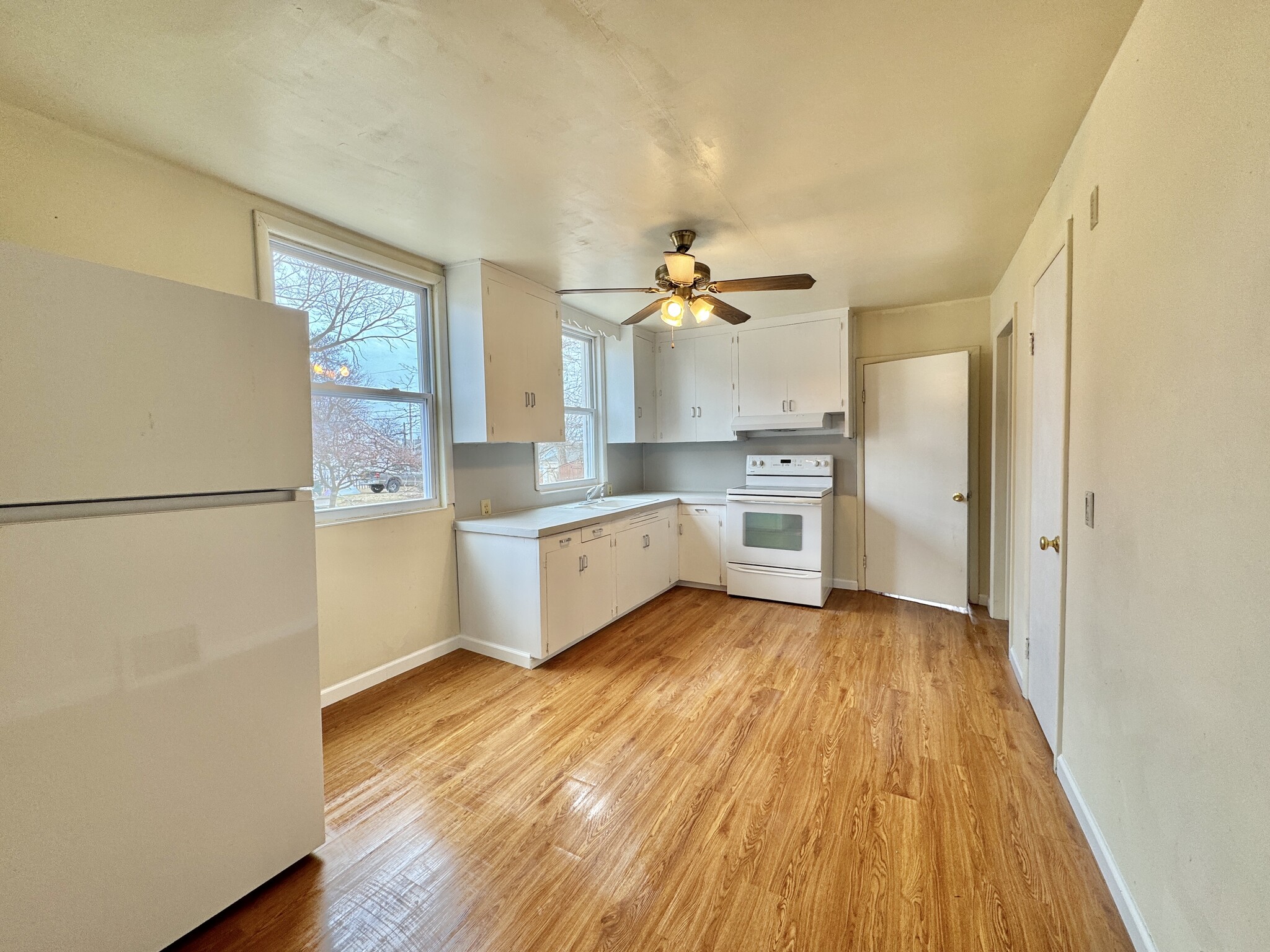 Building Photo - 1027 Saint Clair Ave