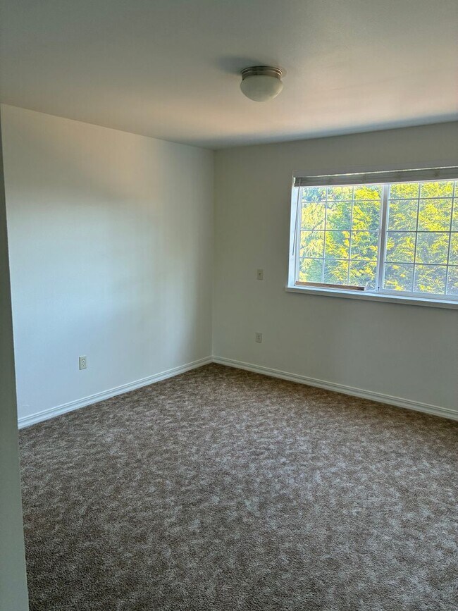 Building Photo - 950 Blanco Ave