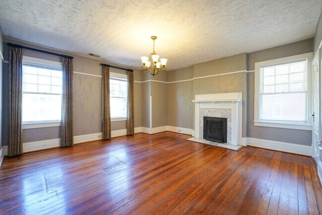 Building Photo - Beautiful 3BR in Birmingham’s Historic Highlands – Don't Miss Out!