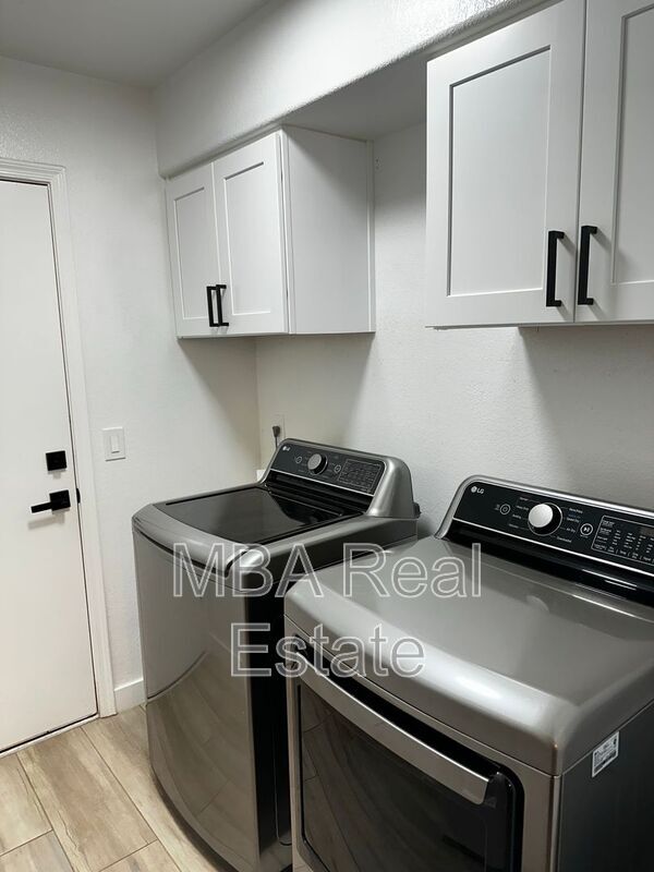 Building Photo - 1722 S Gilmore Cir