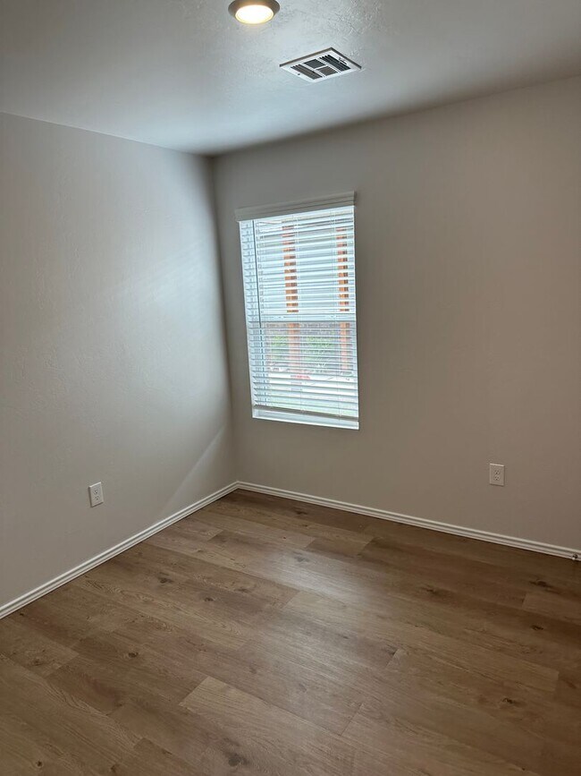Building Photo - 9705 Gray Wolf Ln