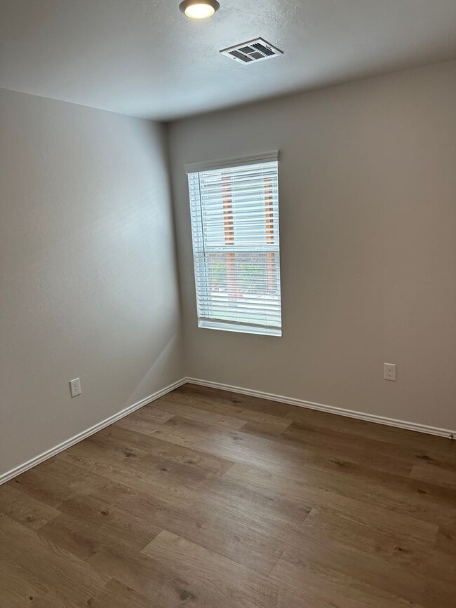 Building Photo - Pre-Leasing Now | Charming 3-Bedroom, 2-Bath Home in Yukon – Available Soon