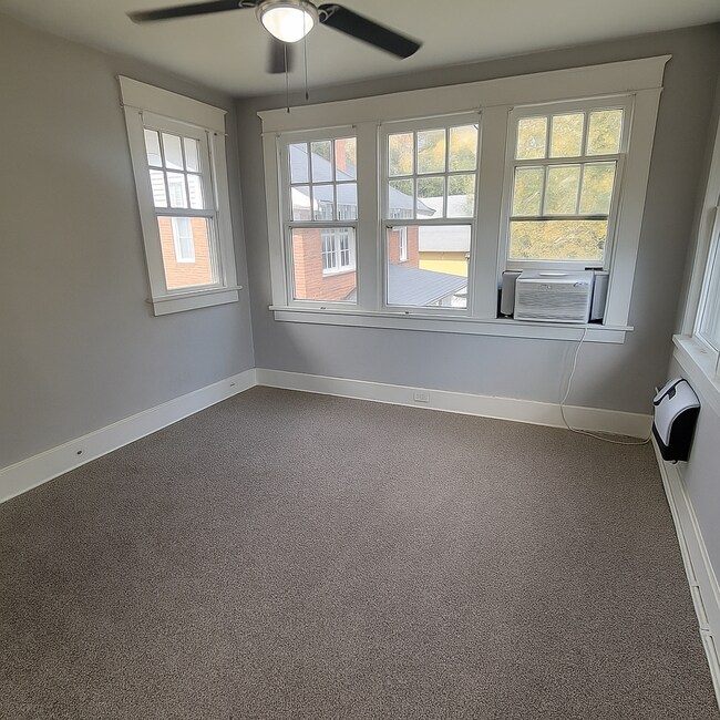 Building Photo - 1923 S Izard St