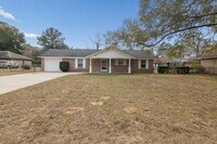 Building Photo - 407 Holly Ln