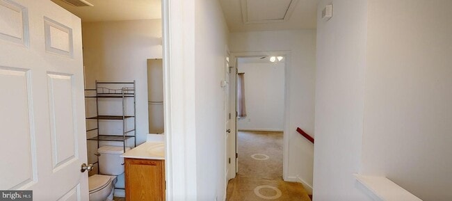 Building Photo - 60 River Ln