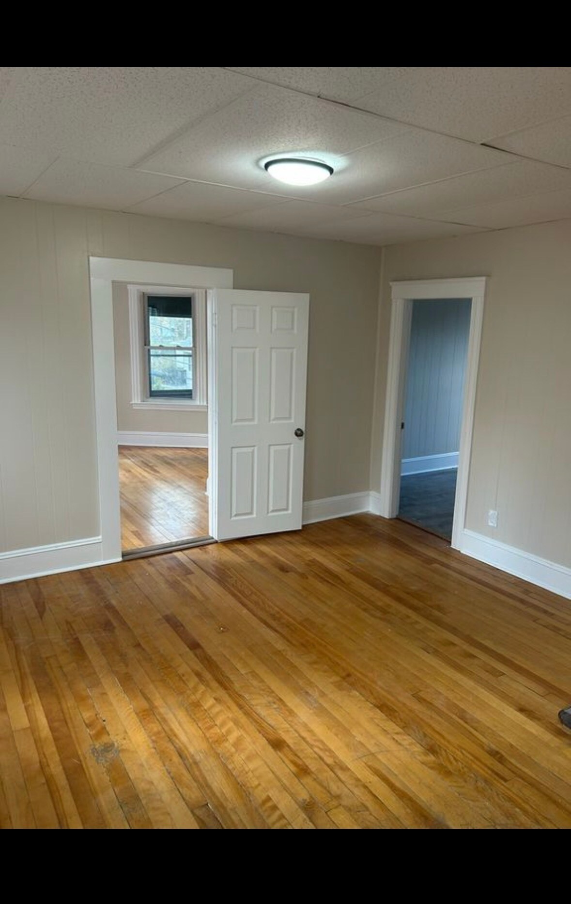 Building Photo - 37 Maple St