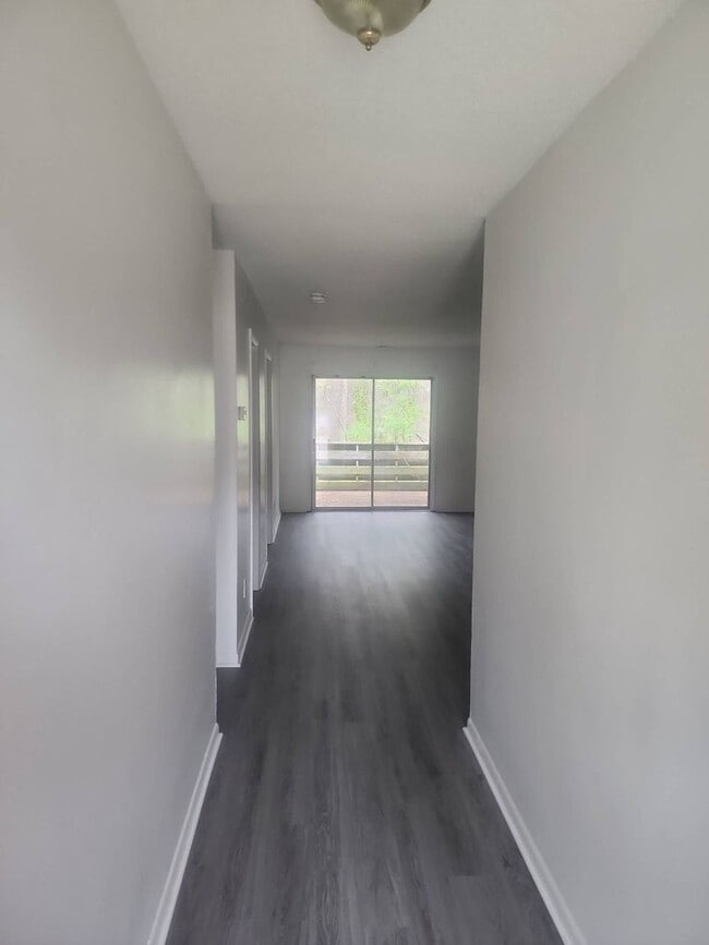 Building Photo - 2 Bedroom 2 Bathroom Duplex