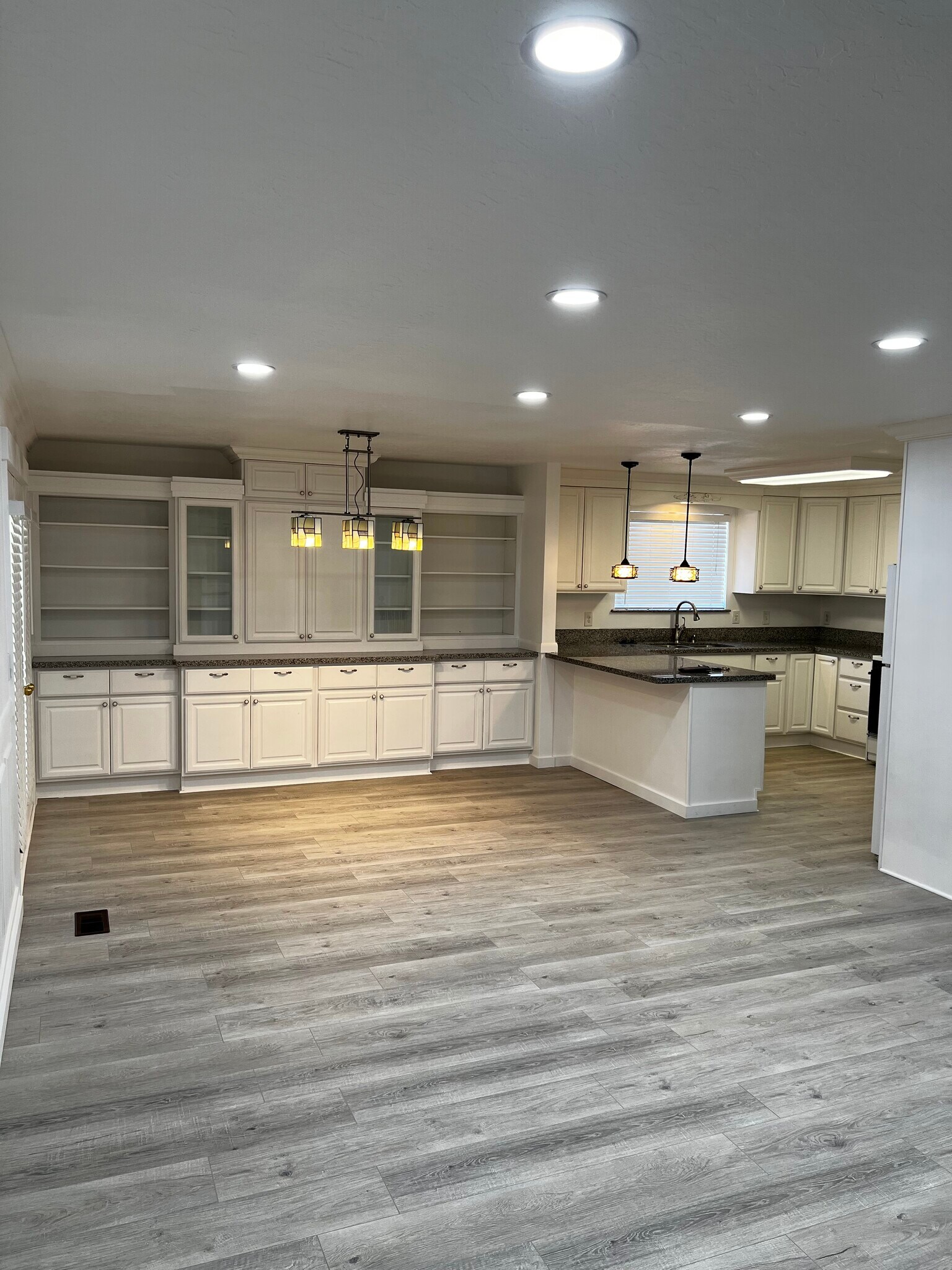 Building Photo - 7164 S Ponderosa Dr