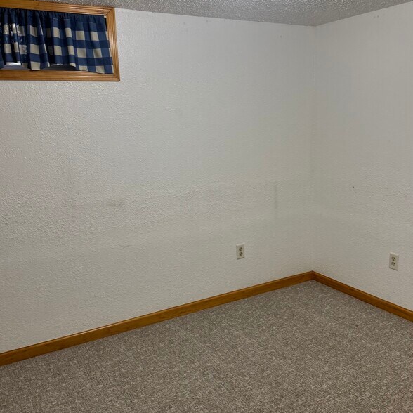 Basement bedroom - 502 48th St