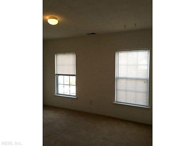 Building Photo - 5473 Bulls Bay Dr