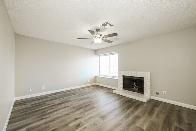 Building Photo - 405 Tobler Dr