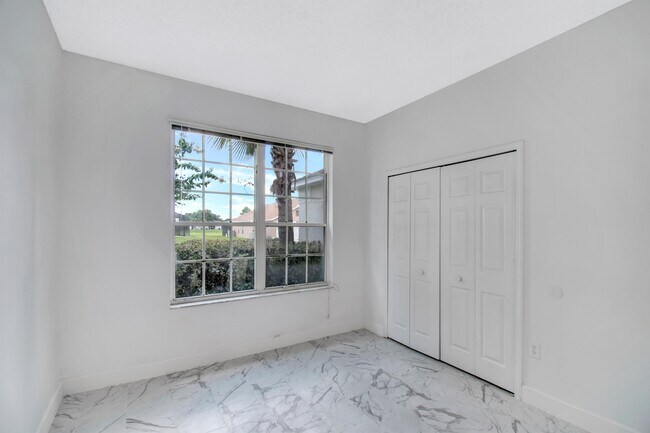 Building Photo - 236 Langham Dr