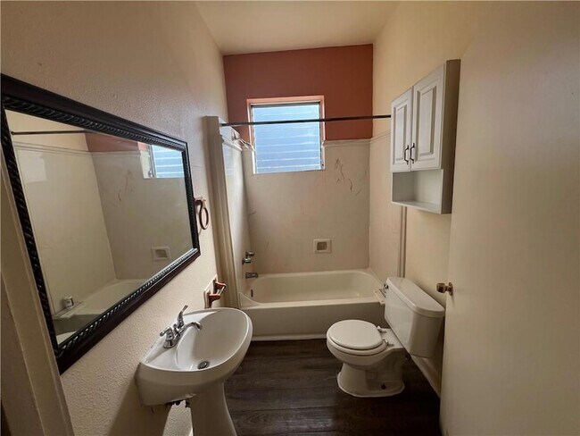 Building Photo - 2934 Dryades St