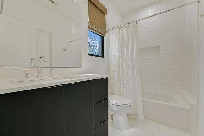 Building Photo - 907 Redd St