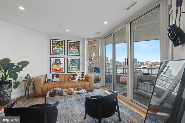 Building Photo - 100 Harborview Dr