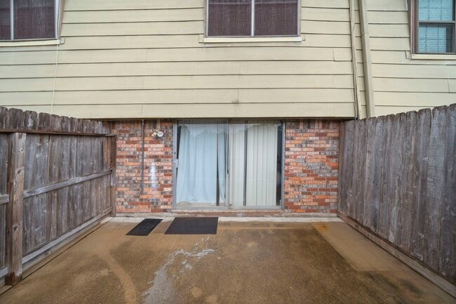 Building Photo - 11550 Chimney Rock Rd