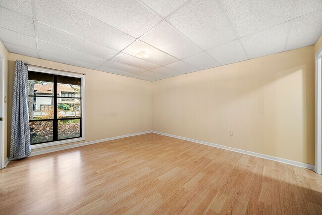 Building Photo - 670 Highland Ct