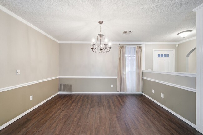 Building Photo - Large 3 bedroom, 2 bath home in Broken Arrow School District.