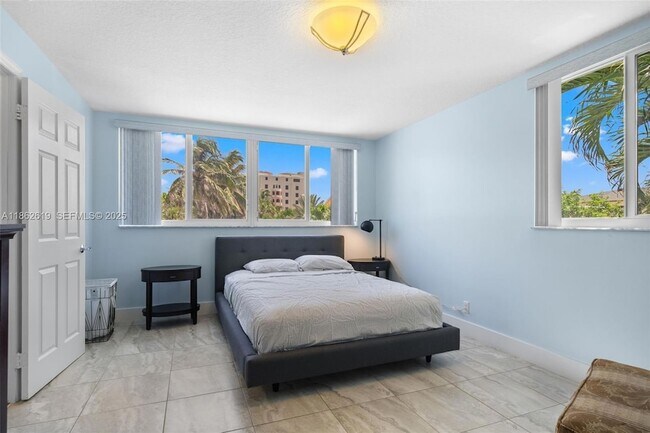 Building Photo - 311 N Surf Rd