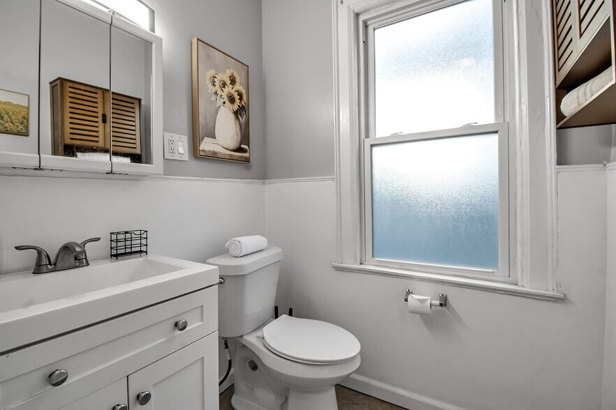 Building Photo - 580 Potomac Ave