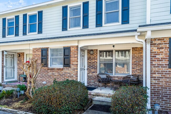 Building Photo - 405 13th Ave S