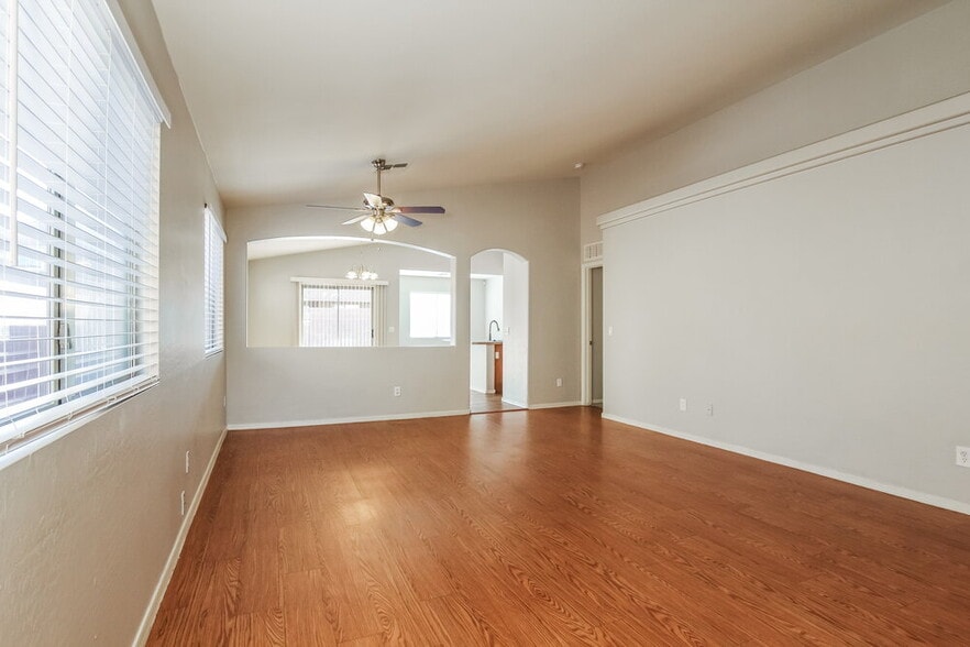 Building Photo - 3329 W Wayland Dr