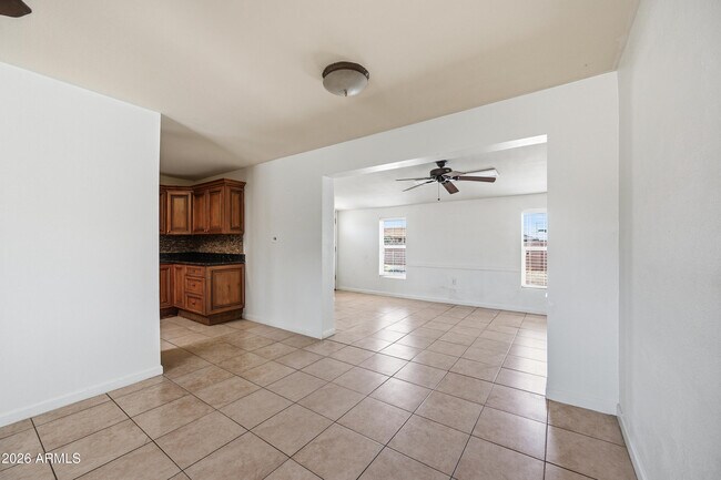 Building Photo - 12422 N Cherry Hills Dr E