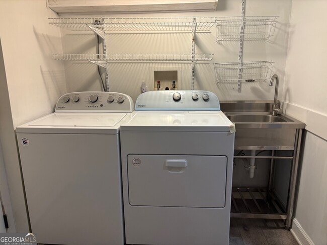 Building Photo - 3990 Admiral Dr