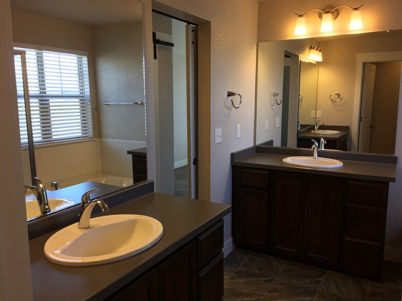 Building Photo - 5160 Yosemite Way