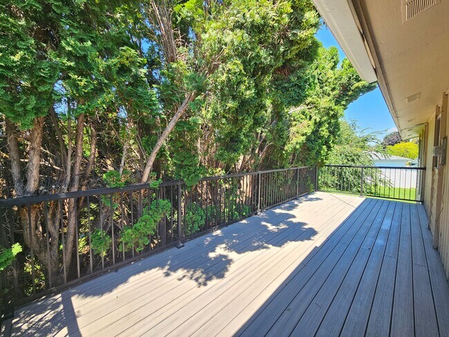 Building Photo - $2,700 – Spacious 4 Bed / 2 Bath Home in S...