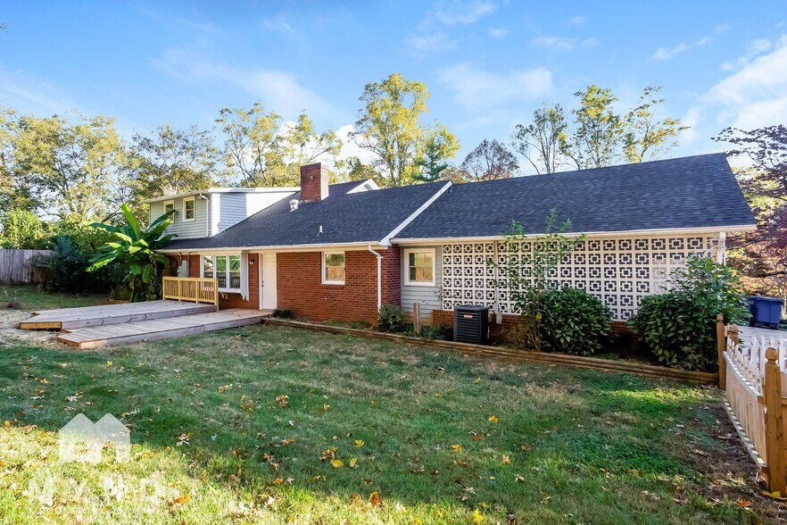 Building Photo - 128 Brierwood Rd