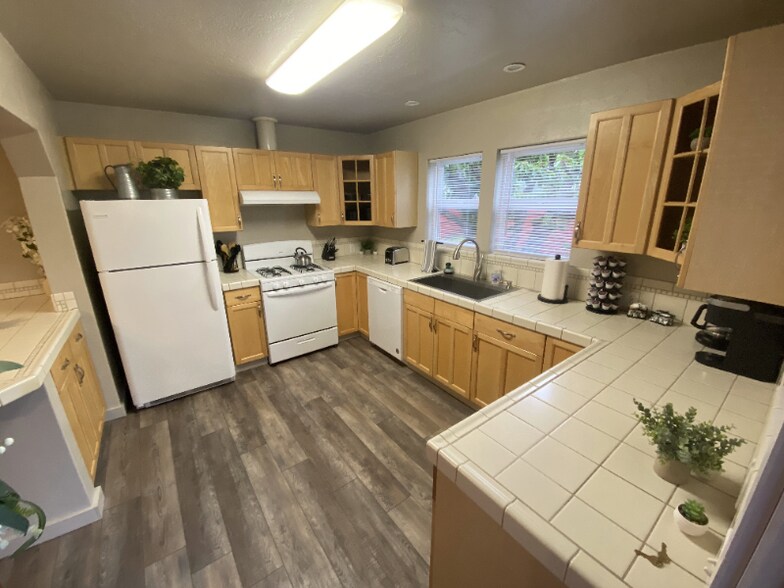 Building Photo - 2288 Mabelle Ave