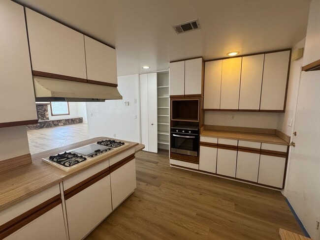 Building Photo - Beautiful home in Desert Knolls area