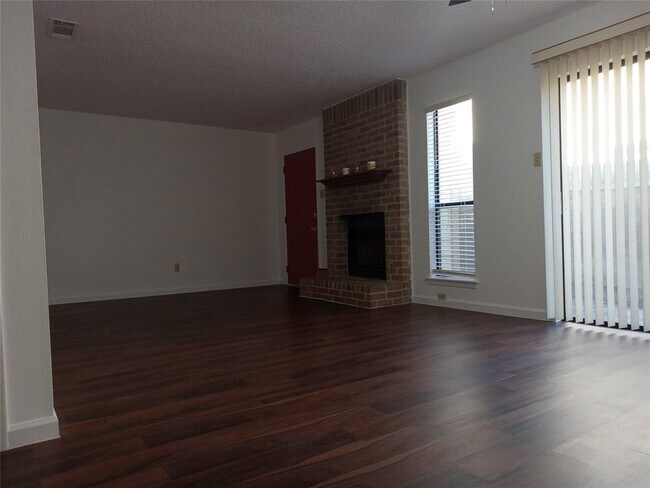 Building Photo - 12900 Hymeadow Dr