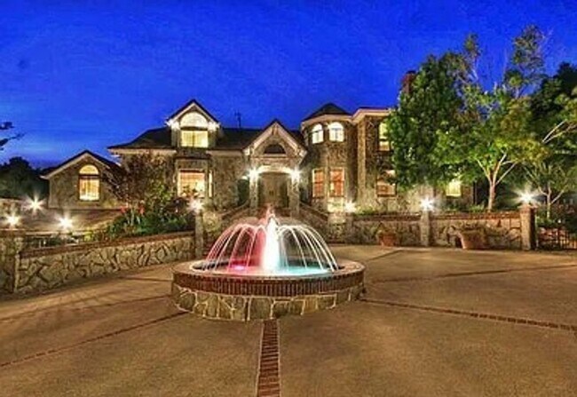 Building Photo - STUNNING LUXURY HOME WITH GORGEOUS SETTING IN WONDERFUL ORINDA!