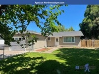 Building Photo - Very Nice 3 Bedroom 1.5 Bath Home-Located ...
