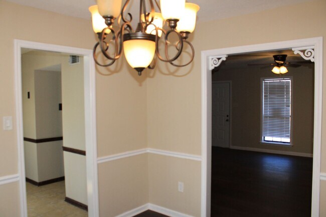 Building Photo - 3 Bedroom 2 Bath Columbia County Available