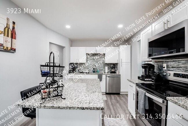 Building Photo - 3923 Miami-