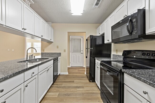 Building Photo - 2107 Hamilton Pl S