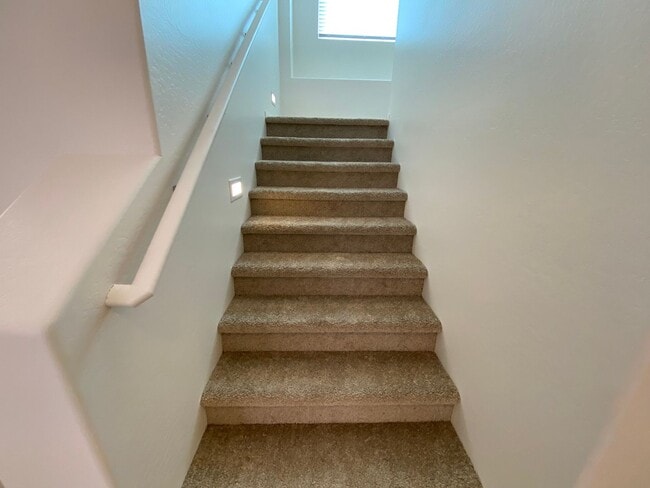 Building Photo - 2 Week Free Rent - Chandler Gem!