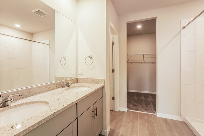 Building Photo - 1102 Oak Vly Dr