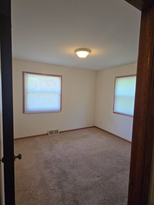 Building Photo - 448 N Grandview Blvd