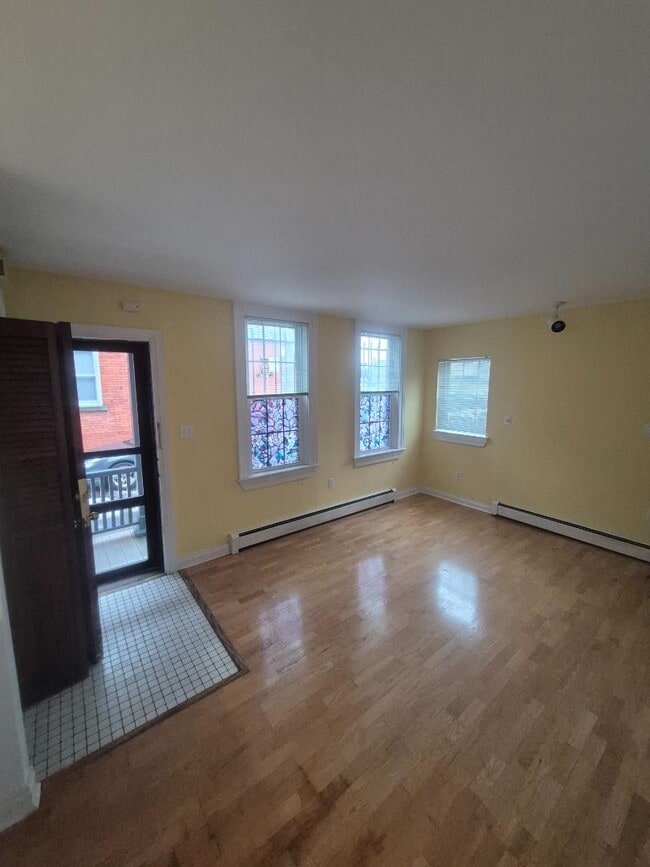 Building Photo - 166 Park St