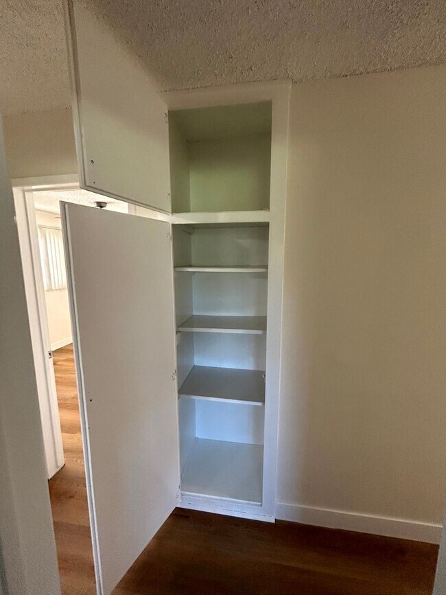 Building Photo - Spacious 4-Bed, 2-Bath Home with a Large Backyard in Prime West Hills!