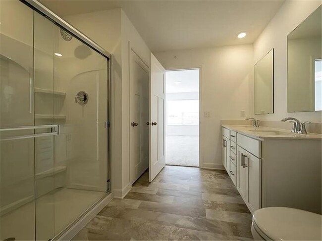 Building Photo - 1073 Jubert Dr