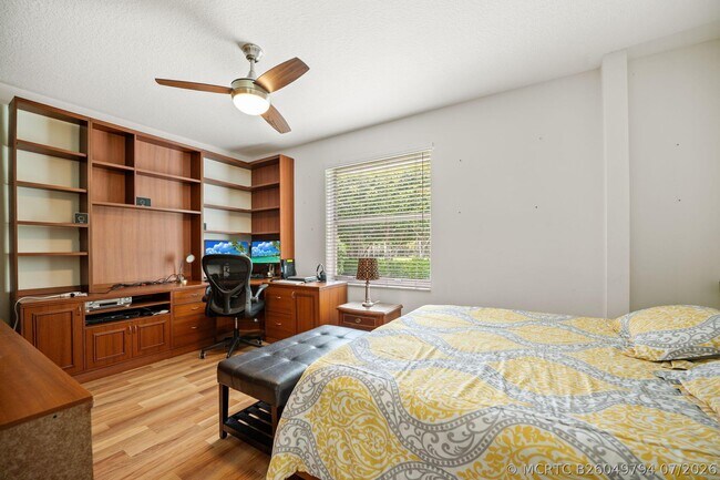 Building Photo - 9058 Alexandra Cir