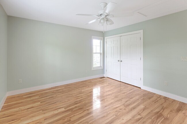 Building Photo - Modern Kenilworth Home