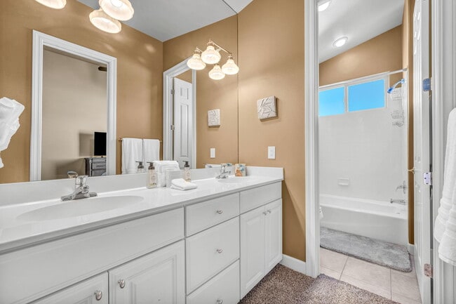 Building Photo - 1520 Taos Ln