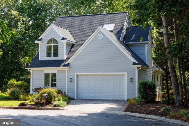 Building Photo - 221 Spring Race Ct